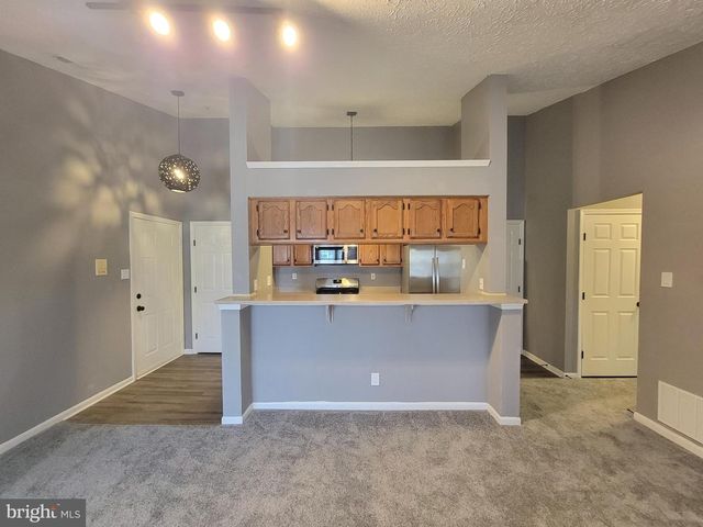 10 KENWOOD DR, Sicklerville, NJ 08081