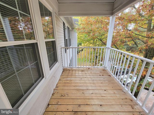 10 KENWOOD DR, Sicklerville, NJ 08081