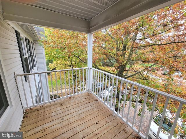 10 KENWOOD DR, Sicklerville, NJ 08081