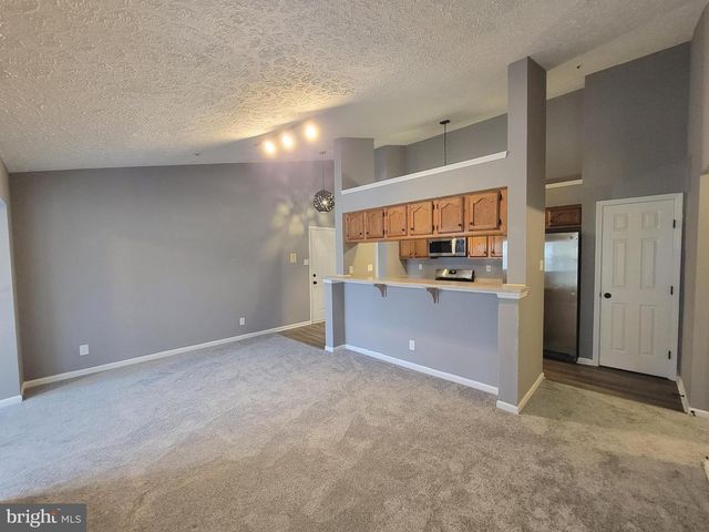 10 KENWOOD DR, Sicklerville, NJ 08081
