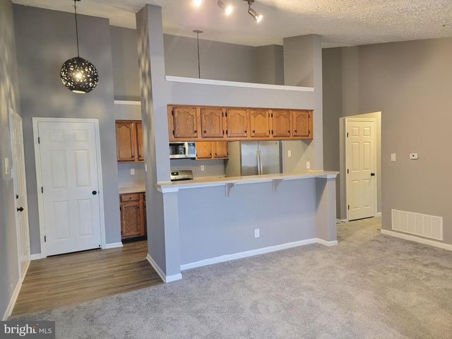 10 KENWOOD DR, Sicklerville, NJ 08081
