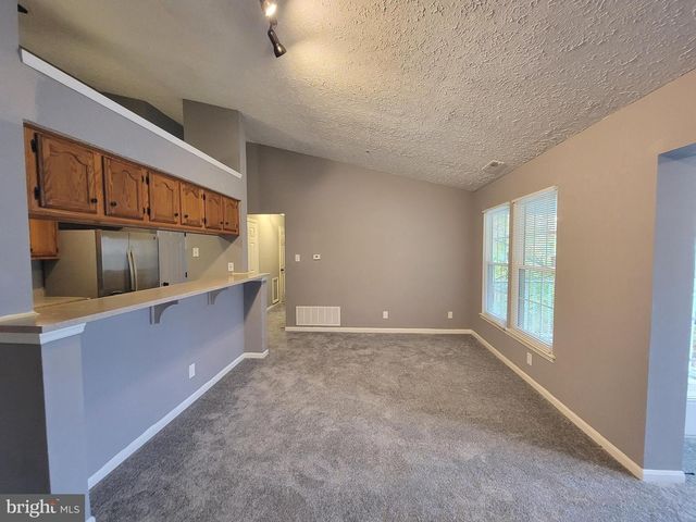 10 KENWOOD DR, Sicklerville, NJ 08081
