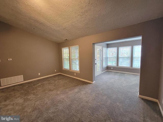 10 KENWOOD DR, Sicklerville, NJ 08081