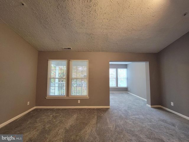 10 KENWOOD DR, Sicklerville, NJ 08081