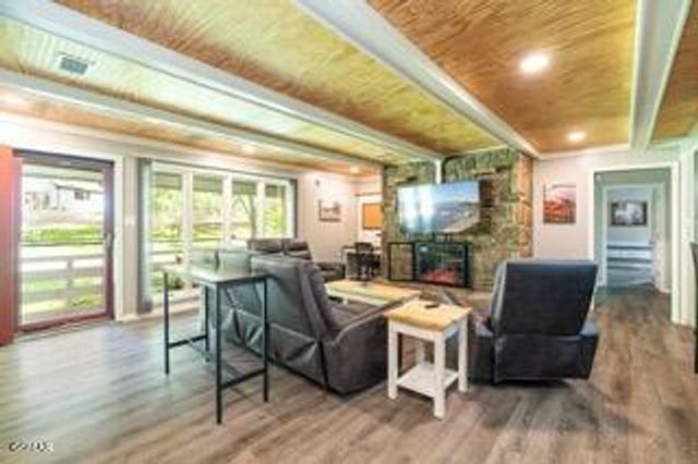 1736 HIDDEN HILLS Road, Gatlinburg, TN 37738