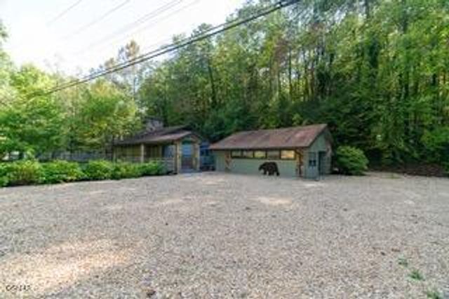1736 HIDDEN HILLS Road, Gatlinburg, TN 37738