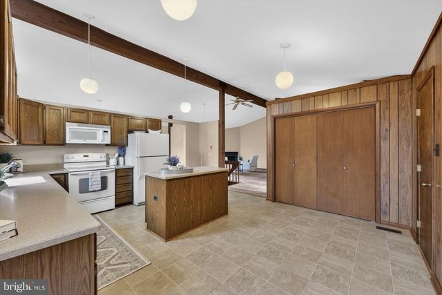 6030 SNOW MOUNTAIN RD, Broad Run, VA 20137