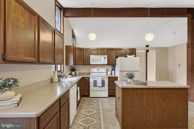 6030 SNOW MOUNTAIN RD, Broad Run, VA 20137