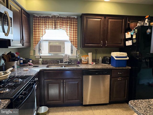 610 MEMORY LN, Red Lion, PA 17356
