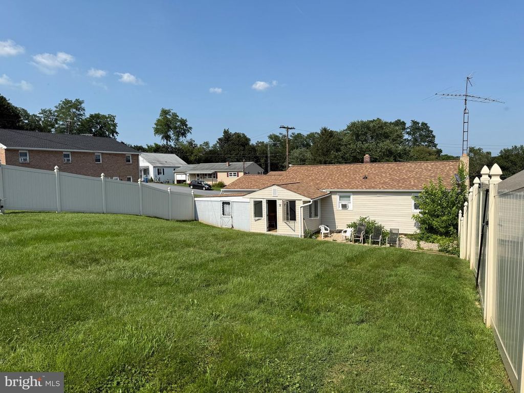 610 MEMORY LN, Red Lion, PA 17356