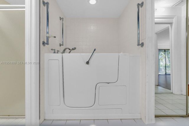 8209 Waterford Ave, Tamarac, FL 33321