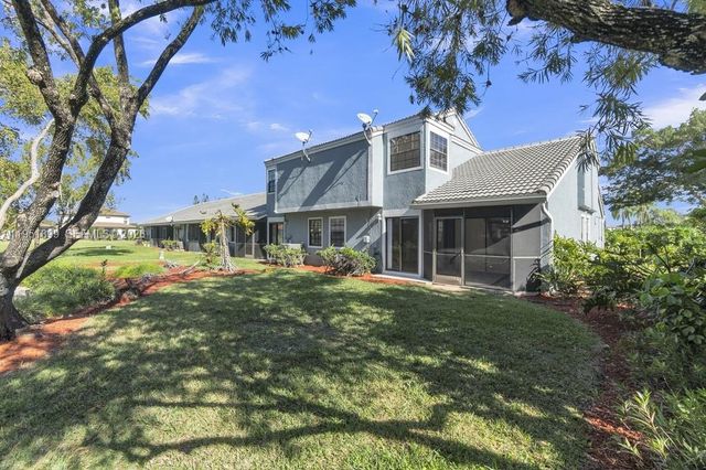 8209 Waterford Ave, Tamarac, FL 33321