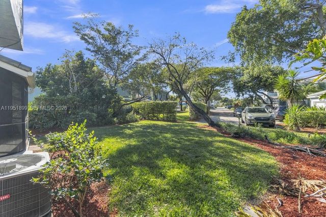 8209 Waterford Ave, Tamarac, FL 33321