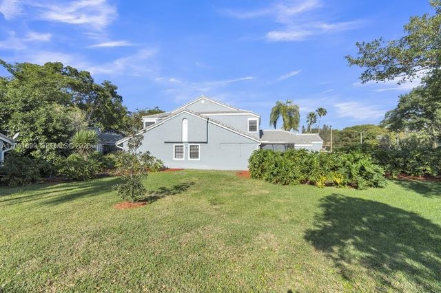 8209 Waterford Ave, Tamarac, FL 33321