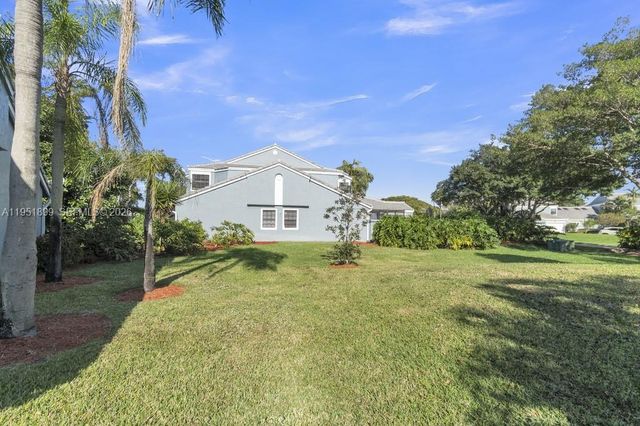 8209 Waterford Ave, Tamarac, FL 33321