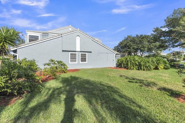 8209 Waterford Ave, Tamarac, FL 33321