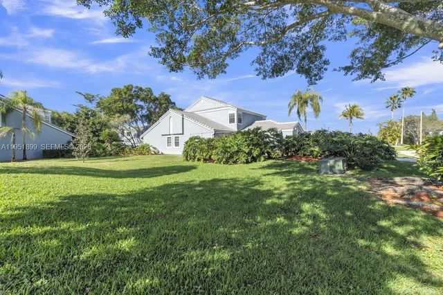 8209 Waterford Ave, Tamarac, FL 33321