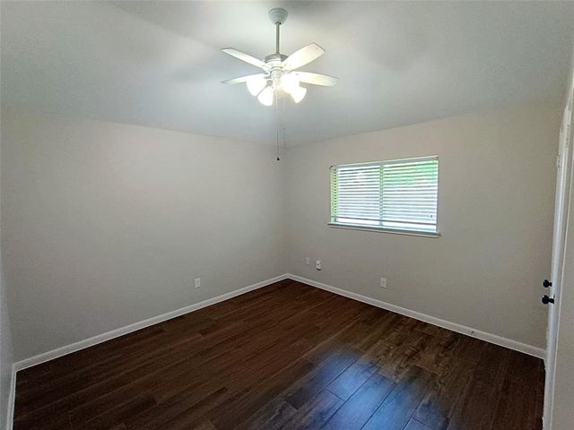 3821 Pin Oak Drive N, Pearland, TX 77581