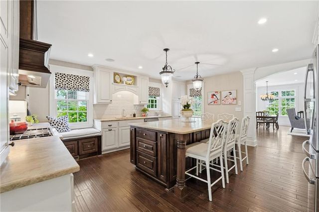 6809 Cedar Street, Prairie Village, KS 66208