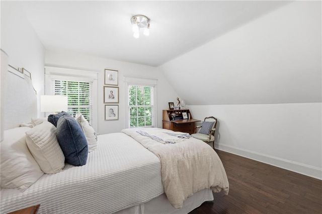 6809 Cedar Street, Prairie Village, KS 66208