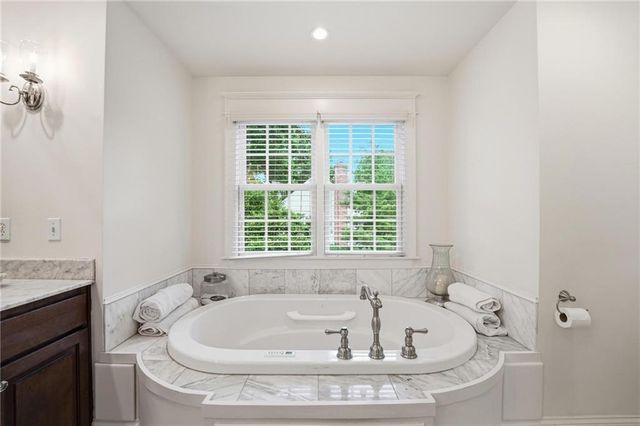 6809 Cedar Street, Prairie Village, KS 66208