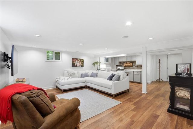 6809 Cedar Street, Prairie Village, KS 66208