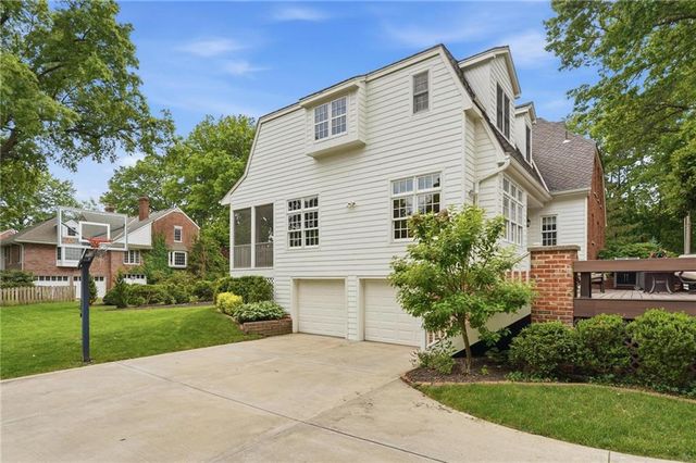 6809 Cedar Street, Prairie Village, KS 66208