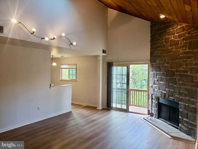 369 GREEN MEADOW LN, Horsham, PA 19044