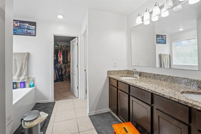 672 NW 247TH TERR, Newberry, FL 32669