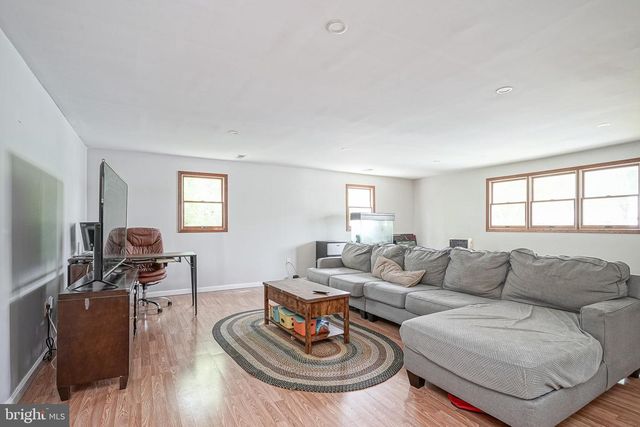 541 WINDSOR AVE, Maple Shade, NJ 08052