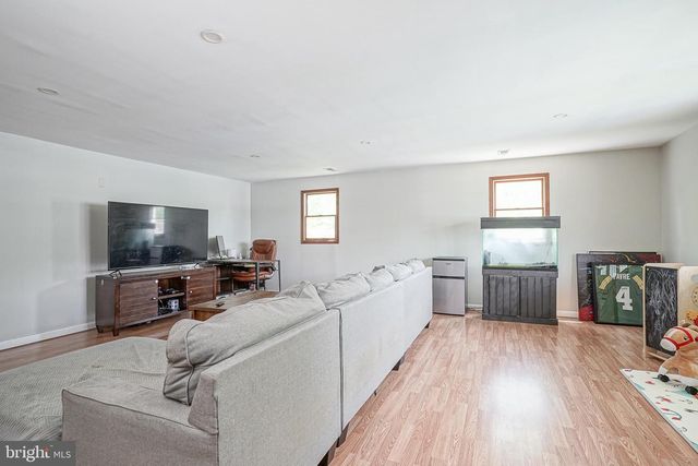 541 WINDSOR AVE, Maple Shade, NJ 08052