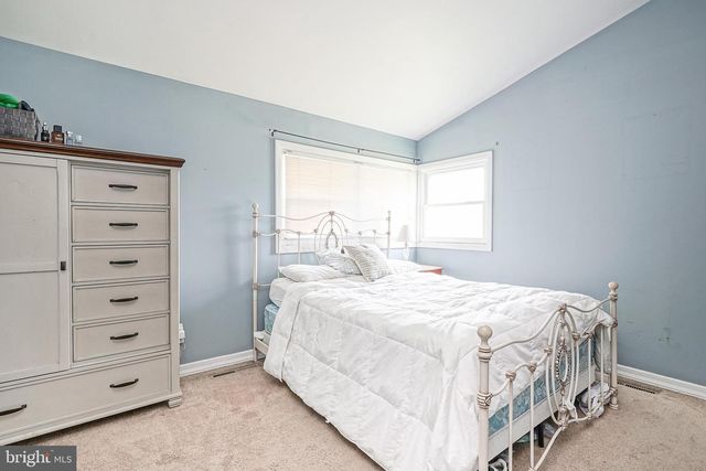541 WINDSOR AVE, Maple Shade, NJ 08052