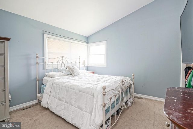 541 WINDSOR AVE, Maple Shade, NJ 08052