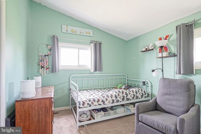 541 WINDSOR AVE, Maple Shade, NJ 08052