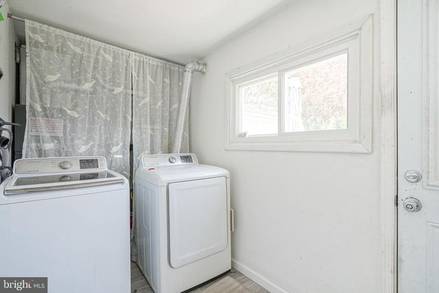 541 WINDSOR AVE, Maple Shade, NJ 08052
