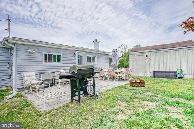 541 WINDSOR AVE, Maple Shade, NJ 08052