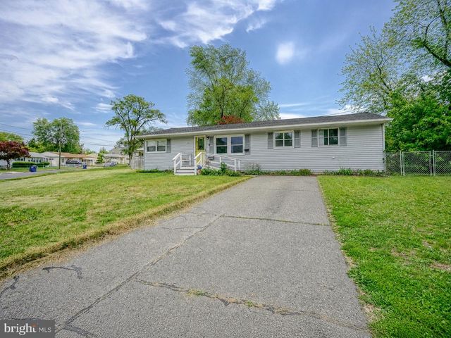 541 WINDSOR AVE, Maple Shade, NJ 08052