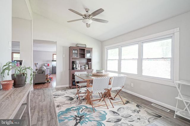 541 WINDSOR AVE, Maple Shade, NJ 08052