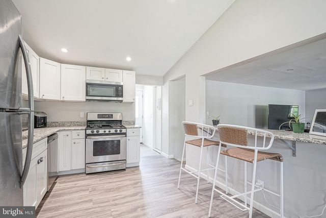 541 WINDSOR AVE, Maple Shade, NJ 08052