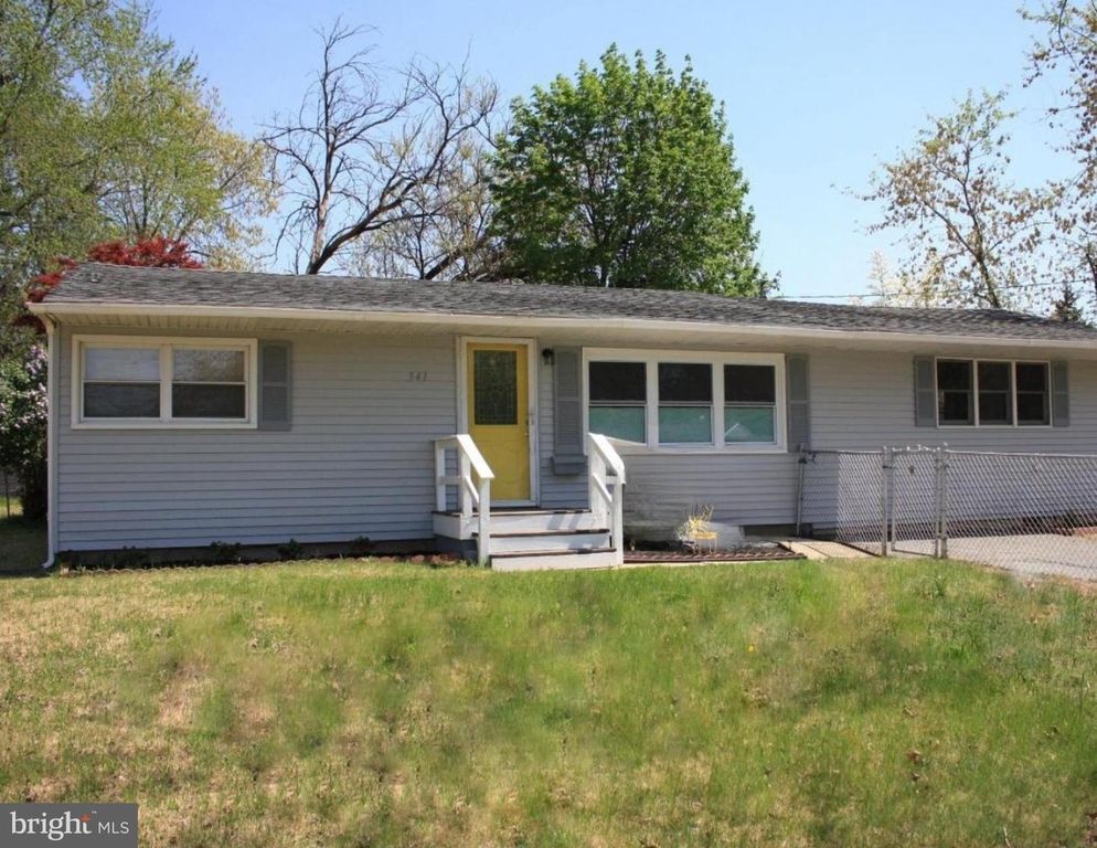 541 WINDSOR AVE, Maple Shade, NJ 08052
