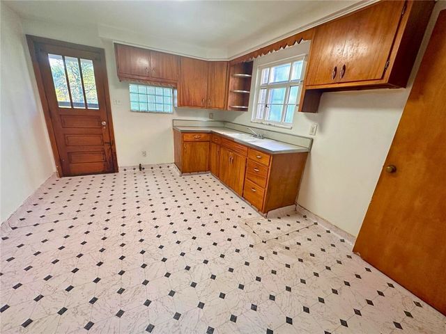 740 St Clair Ave, Clairton, PA 15025