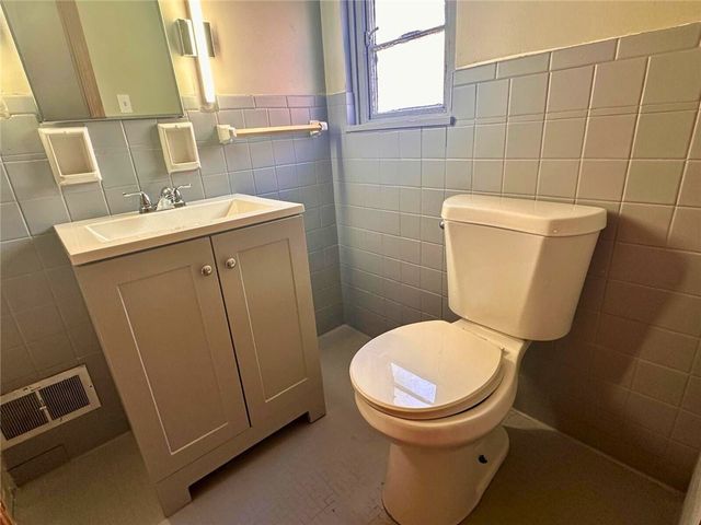 740 St Clair Ave, Clairton, PA 15025