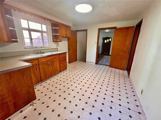 740 St Clair Ave, Clairton, PA 15025