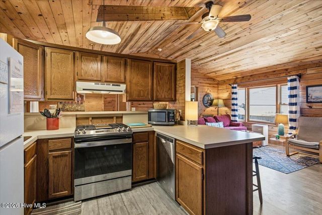110 NE 72nd Street, Oak Island, NC 28465