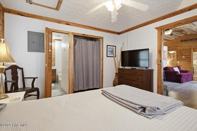 110 NE 72nd Street, Oak Island, NC 28465