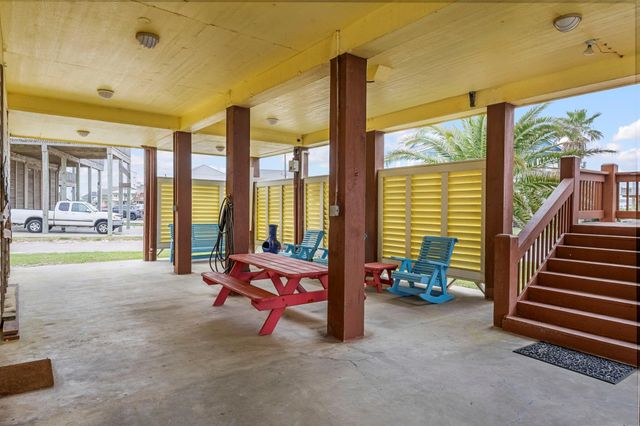 2910 Shady Lane, Crystal Beach, TX 77650