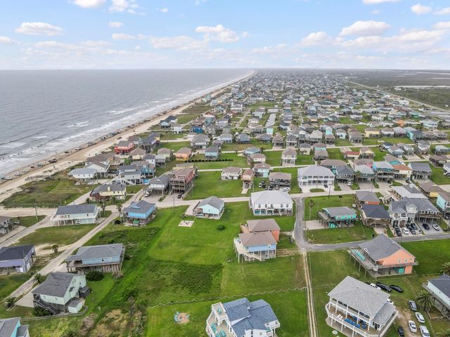 2910 Shady Lane, Crystal Beach, TX 77650