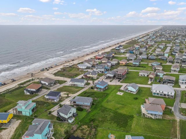 2910 Shady Lane, Crystal Beach, TX 77650