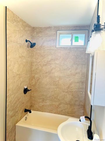 557 White Avenue, Lincoln Park, MI 48146