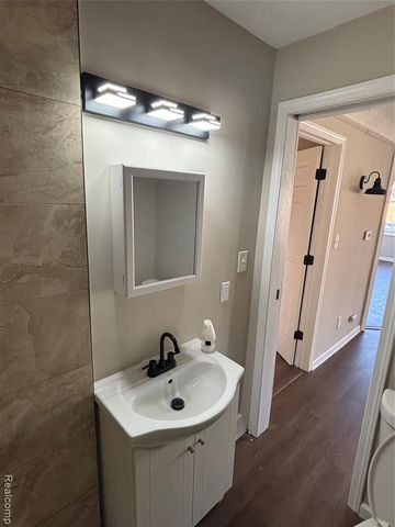 557 White Avenue, Lincoln Park, MI 48146